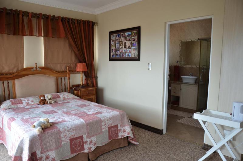4 Bedroom Property for Sale in Hartenbos Heuwels Western Cape